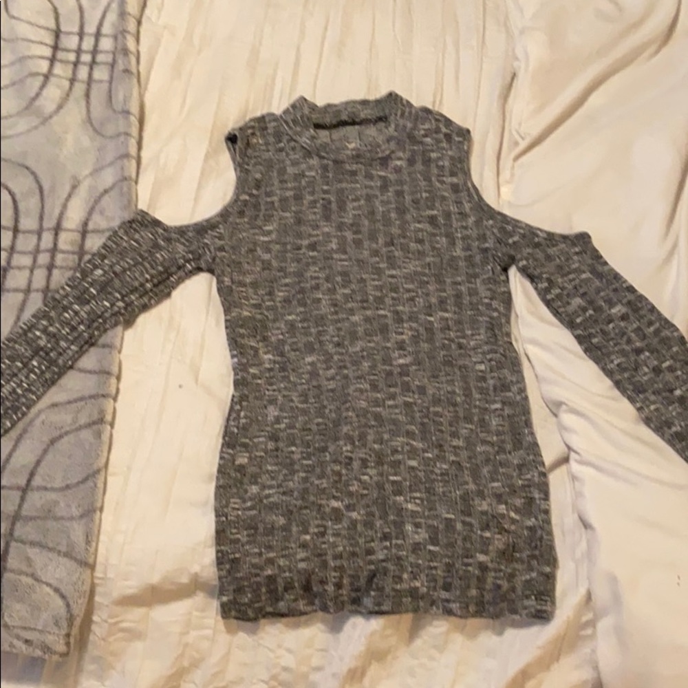 Fitted grey long sleeve